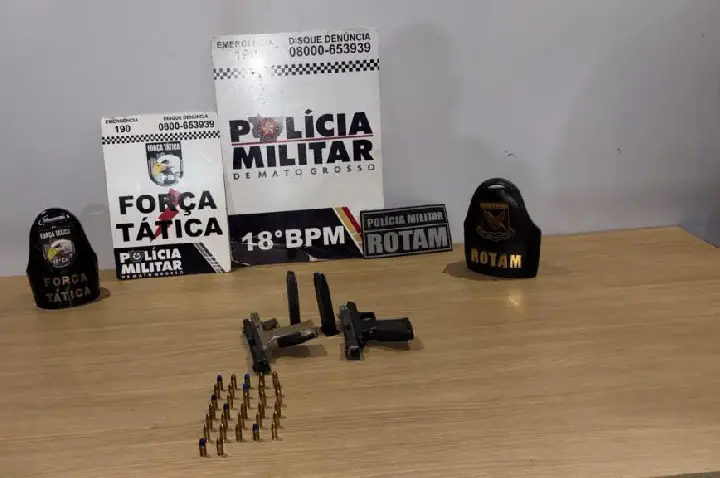 Polícia Militar liberta vítimas de sequestro em residência e prende quatro criminosos.