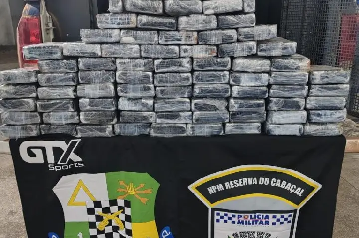 Polícia Militar localiza aeronave e apreende 78 tabletes de cocaína na Reserva do Cabaçal.
