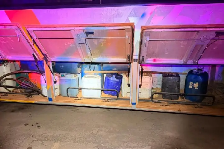 Polícia Militar prende cinco suspeitos por furtar 480 litros de diesel de fazenda.