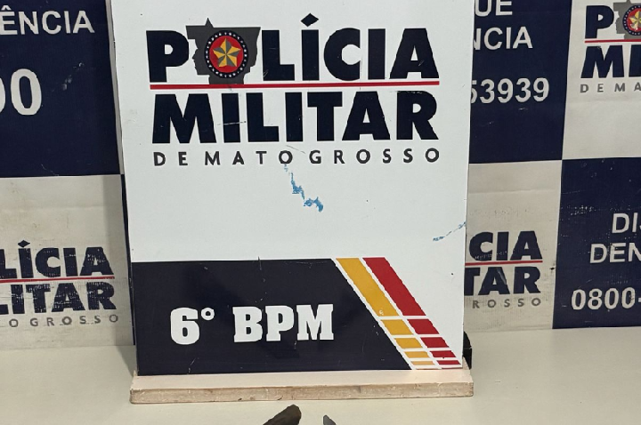 Polícia Militar prende homem por tentar matar duas pessoas com golpes de faca em Cáceres.