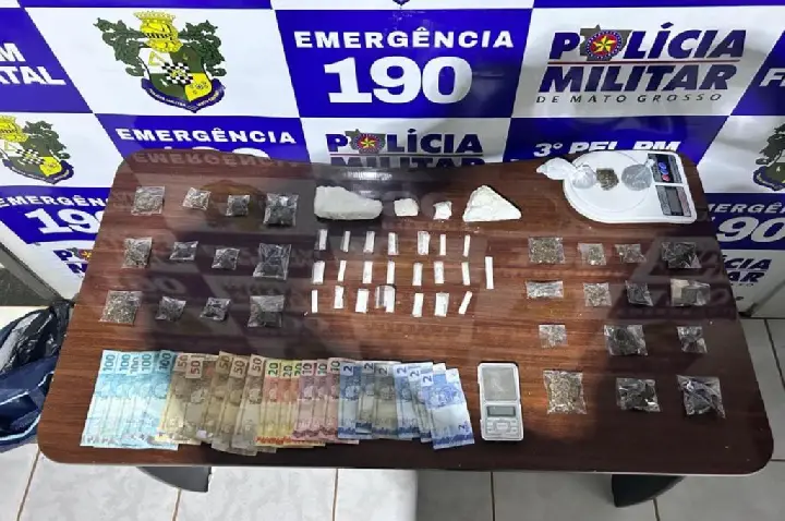 Polícia Militar prende mulher com 48 porções de drogas.