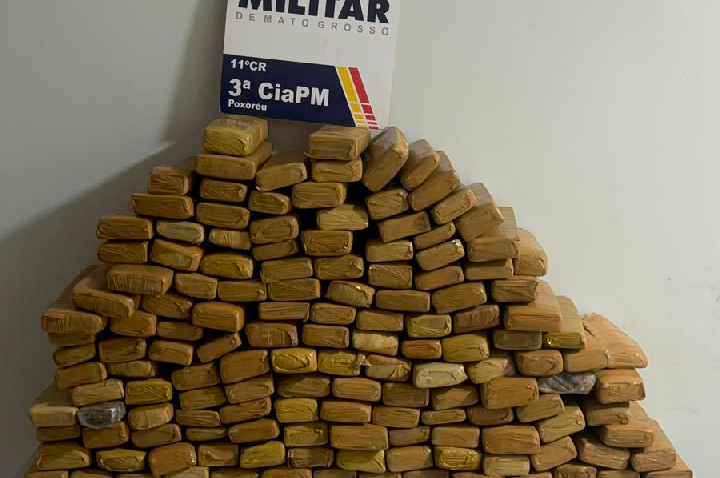 Polícia Militar prende sete faccionados e apreende 152 tabletes de maconha.