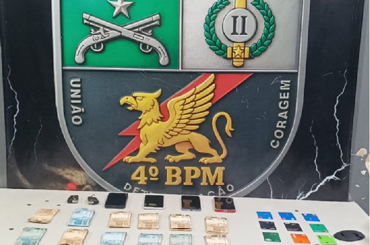Polícia Militar prende suspeito de estelionato e apreende R$ 11,3 mil.