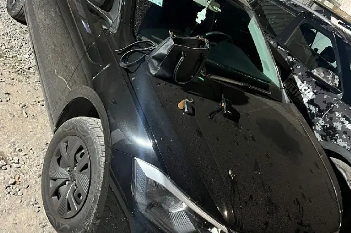 Polícia Militar prende suspeito e recupera veículo roubado.