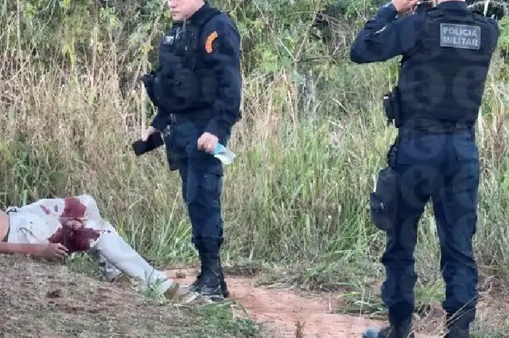 Polícia salva trabalhador torturado e troca tiros com criminosos.