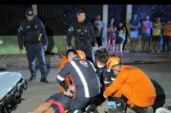 Policial penal atira em homem durante entrega de celular perdido.