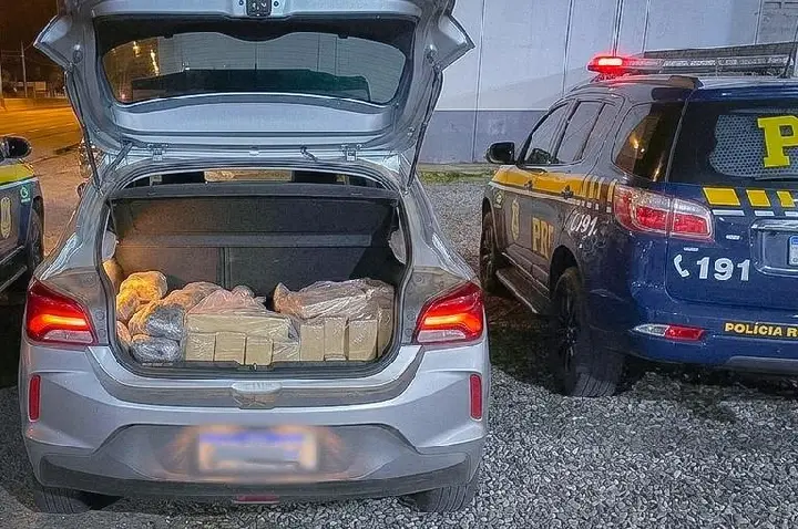 PRF apreende mais de 160 kg de drogas.