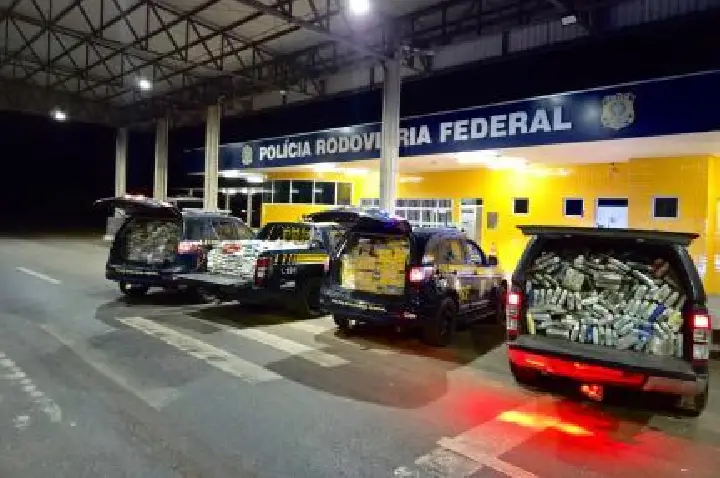 PRF apreende mais de 2,4 toneladas de drogas escondidas.