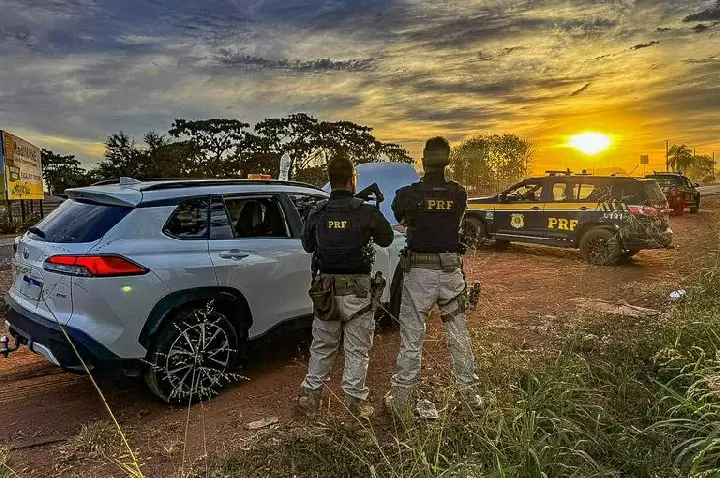 PRF recupera Toyota Corolla Cross roubado durante fiscalização.