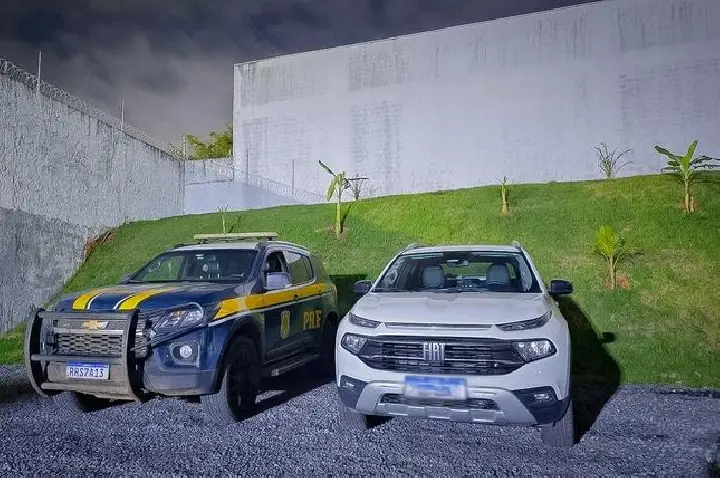 PRF recupera veículo furtado de locadora na BR-163.