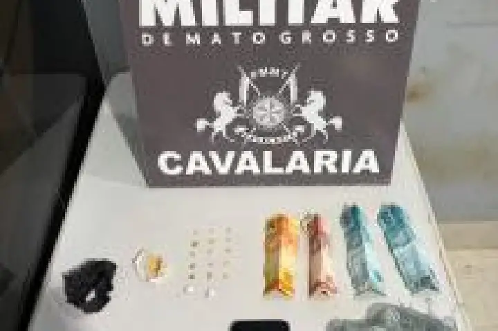 Recém-saído da cadeia é preso novamente por tráfico após resistir à abordagem.