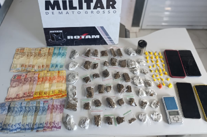 Rotam apreende 80 porções de drogas e prende três homens por tráfico.