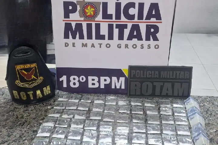 Rotam prende homem por tráfico de drogas e apreende 57 porções de cocaína.