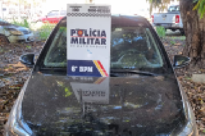 Trio é preso por metralhar casa na fronteira e fugir com carro roubado.