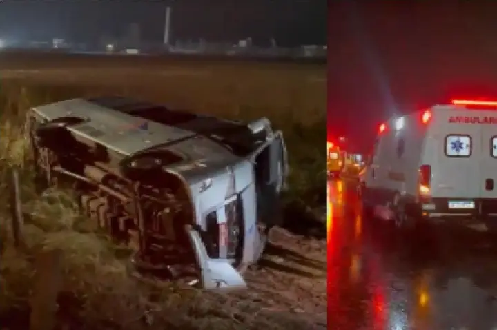Van capota e 13 trabalhadores ficam presos às ferragens na BR-163.