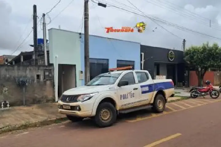 Venezuelano é morto com faca cravada na nuca.