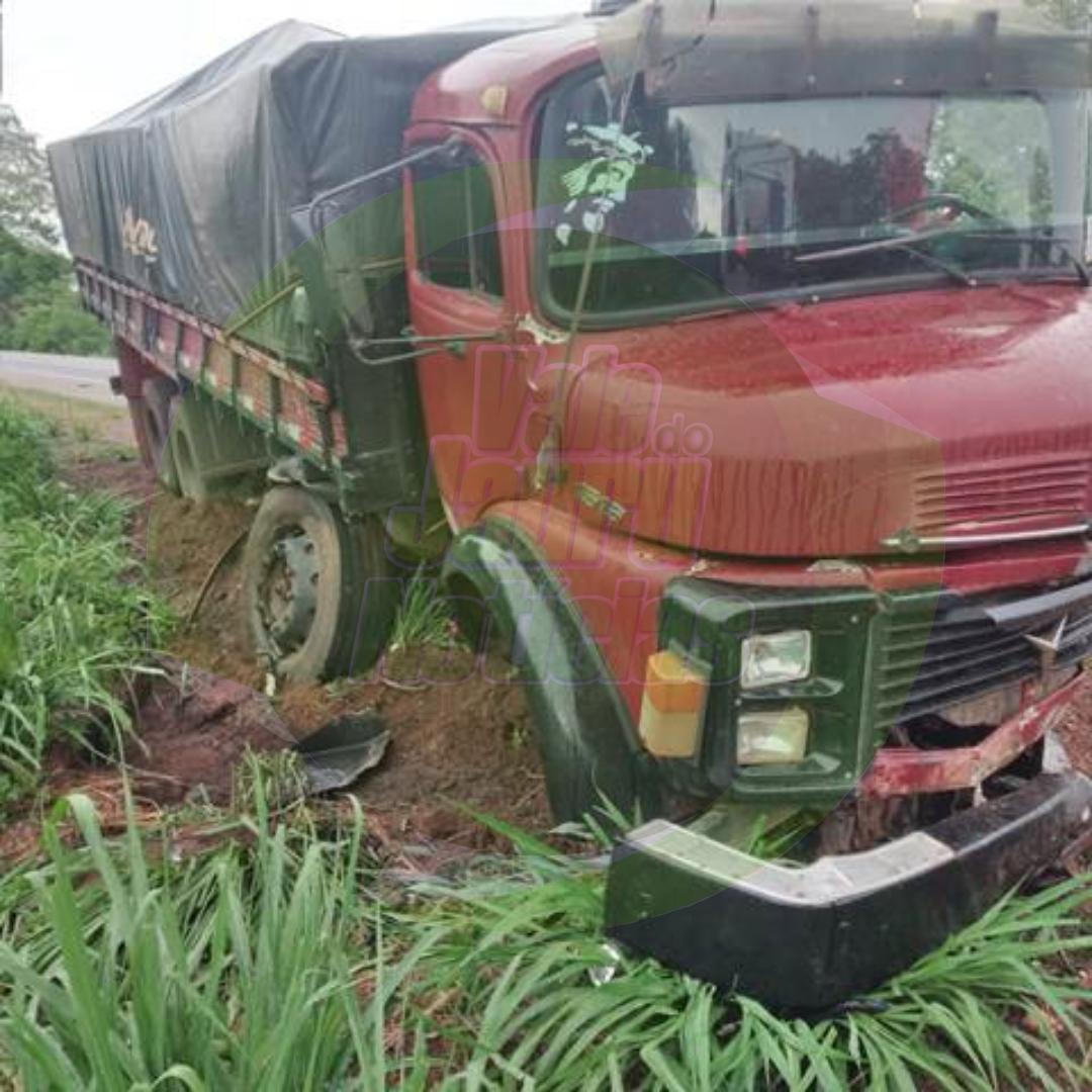 DURANTE CHUVA ACIDENTE GRAVE ENVOLVENDO CAMINHÃO E CAMIONETE É REGISTRADO NA BR 070 EM CÁCERES
