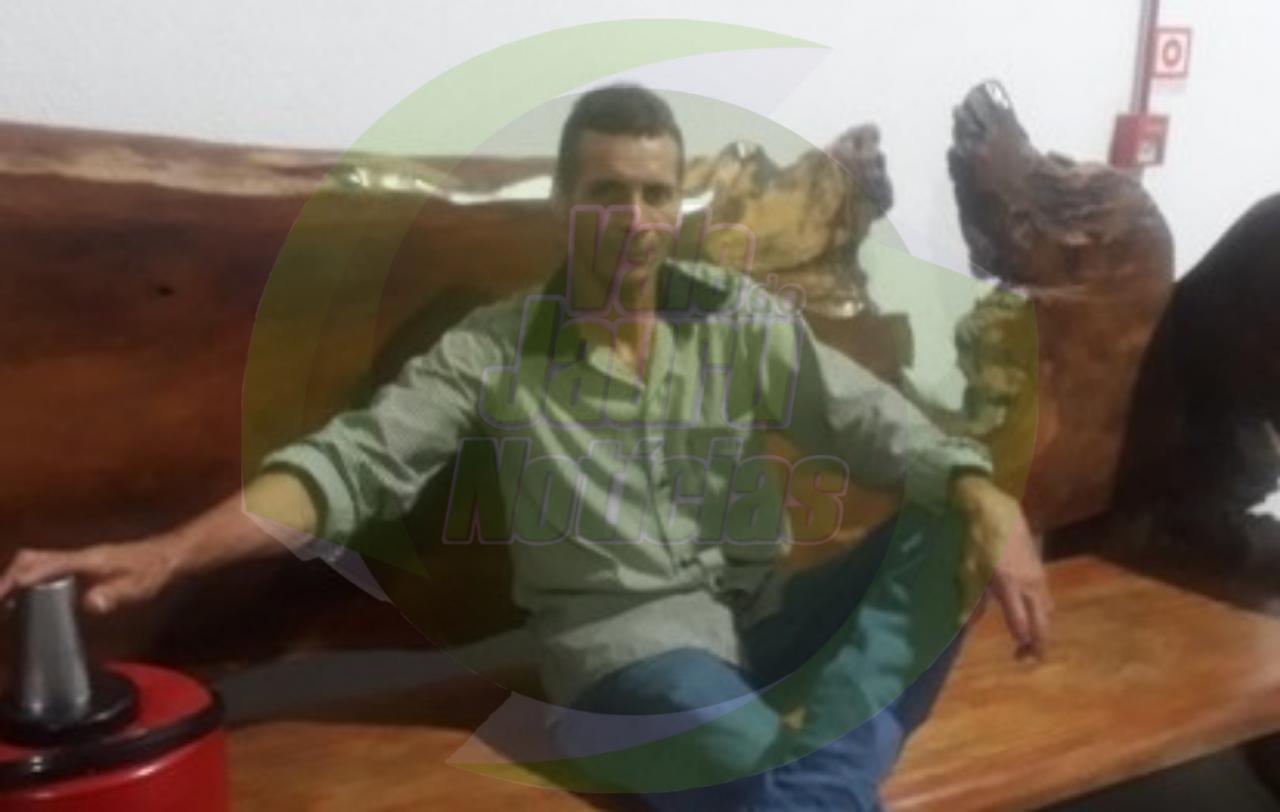 Homem é assassinado a facadas pelo filho da namorada