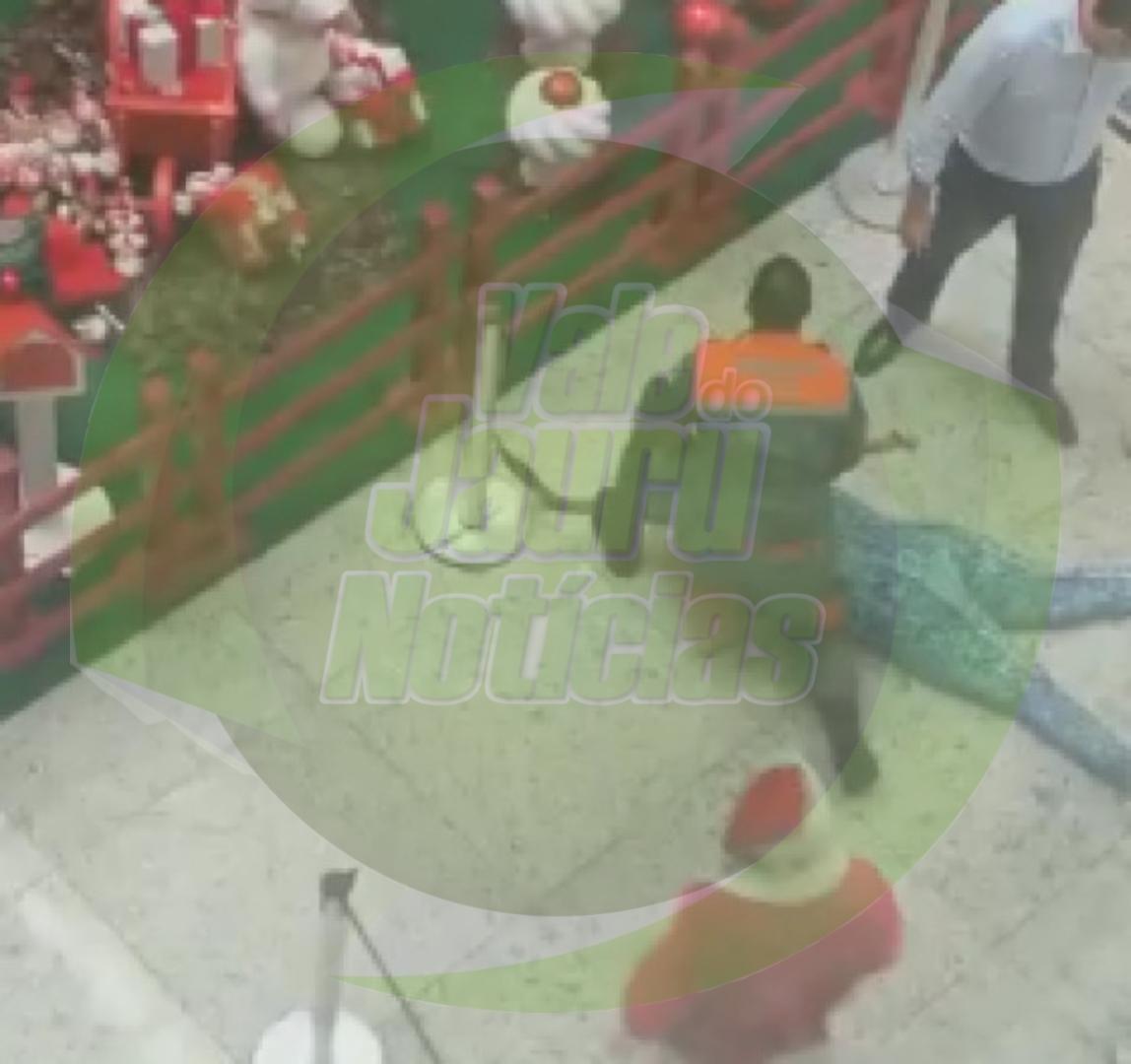 Mulher morre após cair de parapeito em shopping