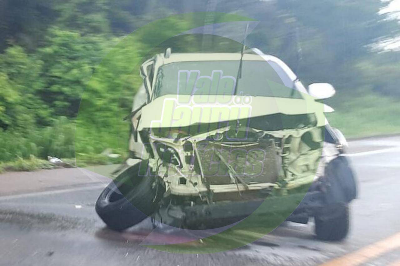 Quatro são socorridos em estado grave após colisão entre carro e caminhonete na BR-163 em Sorriso