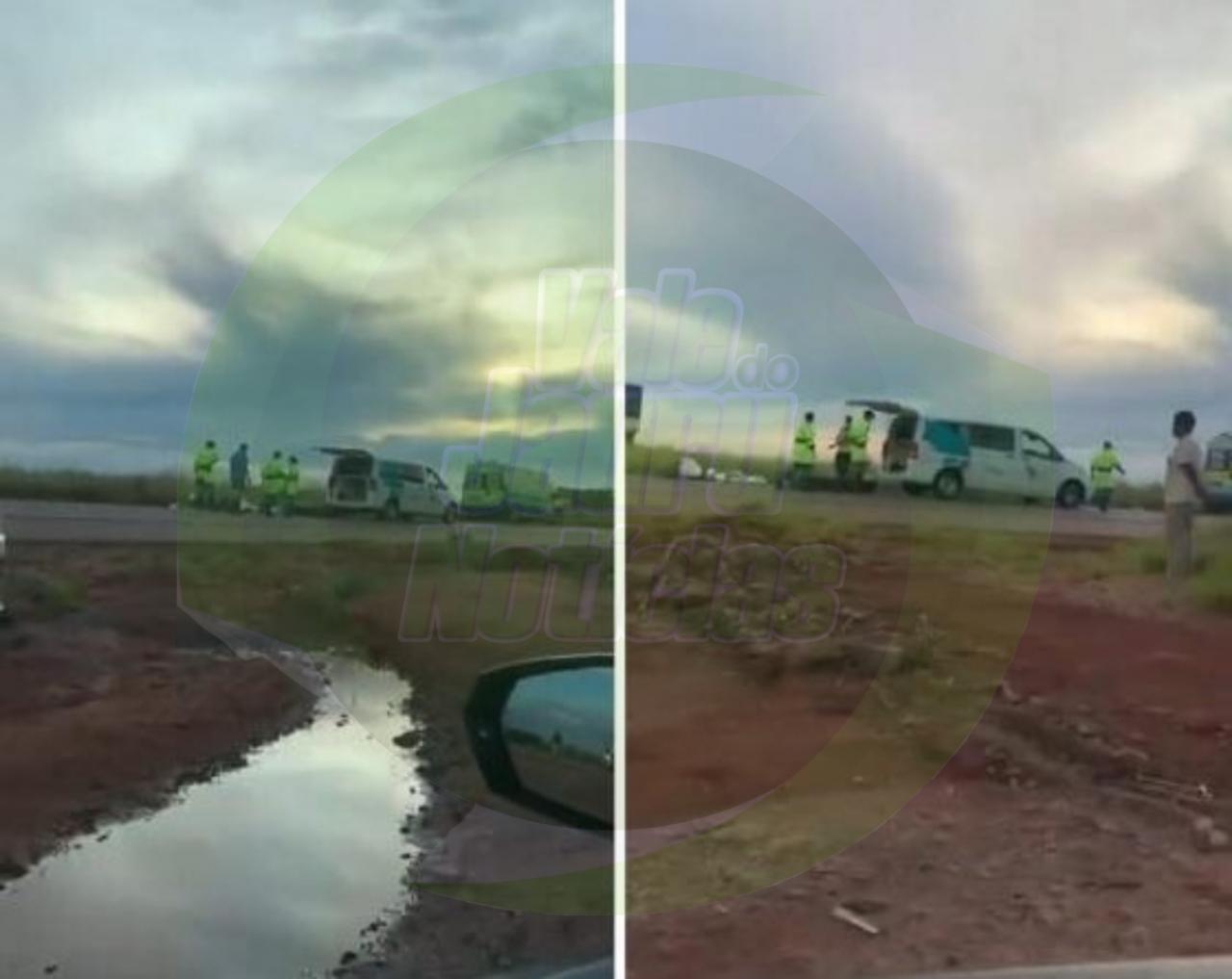 Batida entre carro e carreta mata duas pessoas e deixa outra ferida