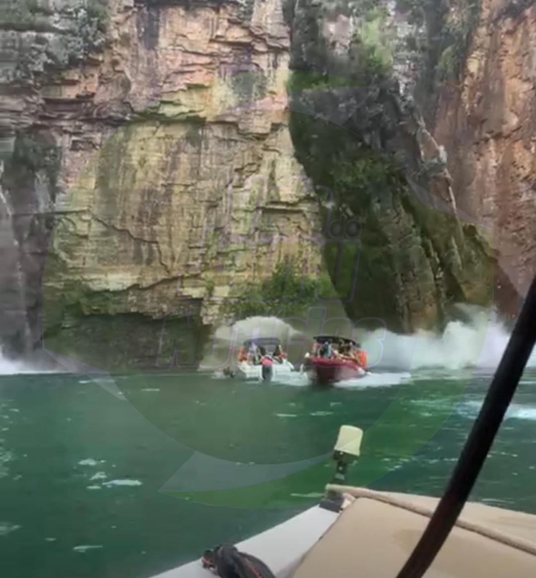 Deslizamento de pedra atinge embarcações nos Canyons de Furnas em Capitólio
