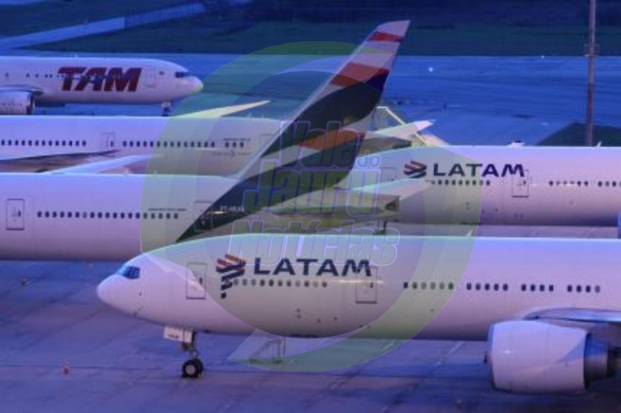 Mais de 500 voos são cancelados após aumento de casos de covid-19 e influenza