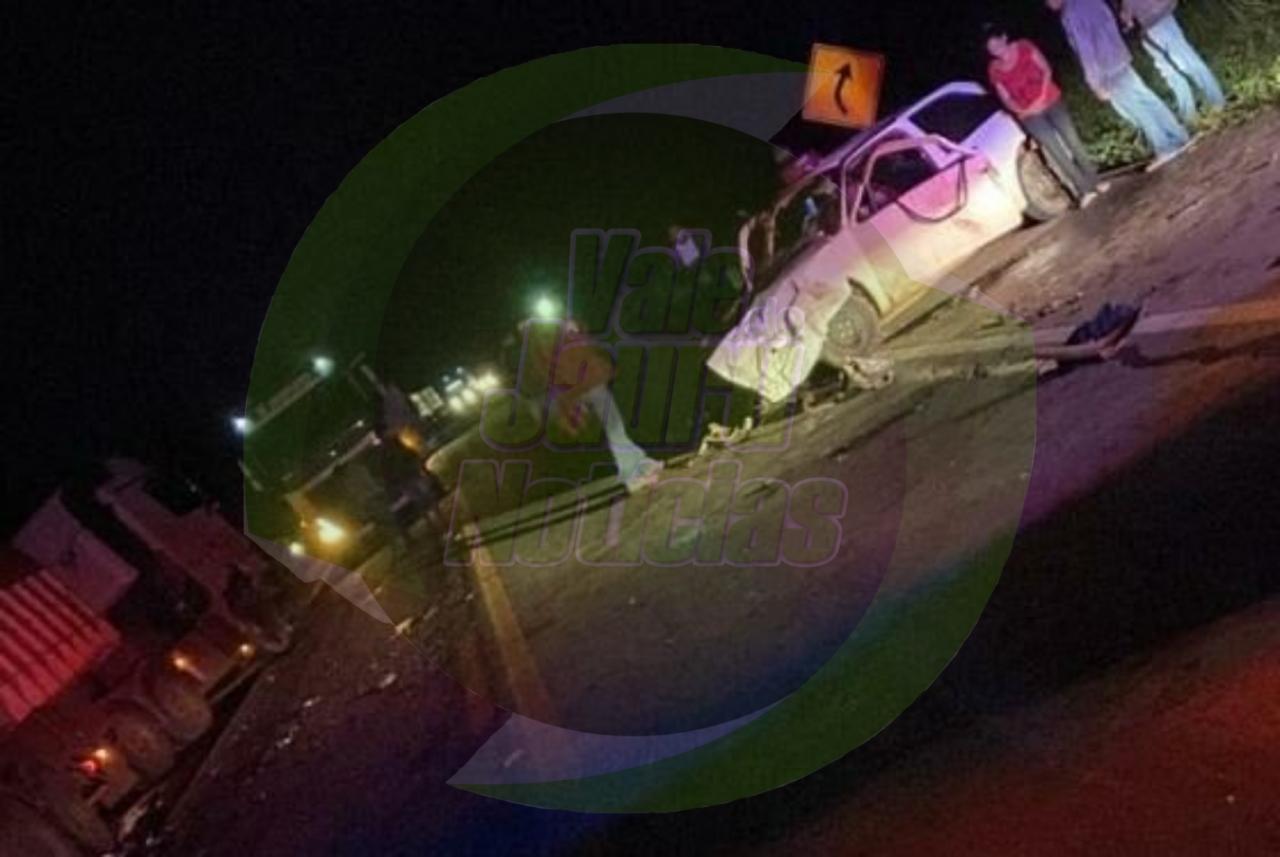 Batida entre Gol e caminhão mata criança de 4 anos e 2 homens