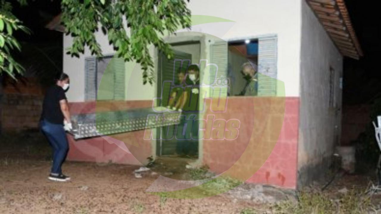 Dois jovens são executados com tiros na cabeça dentro de casa em MT
