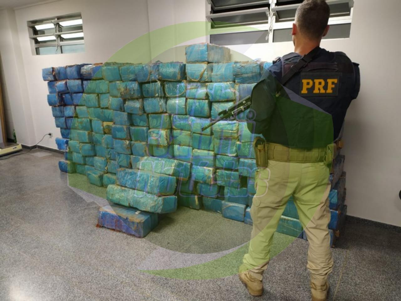 Em menos de 24 horas, PRF realiza nova apreensão de 2 toneladas de maconha no Paraná
