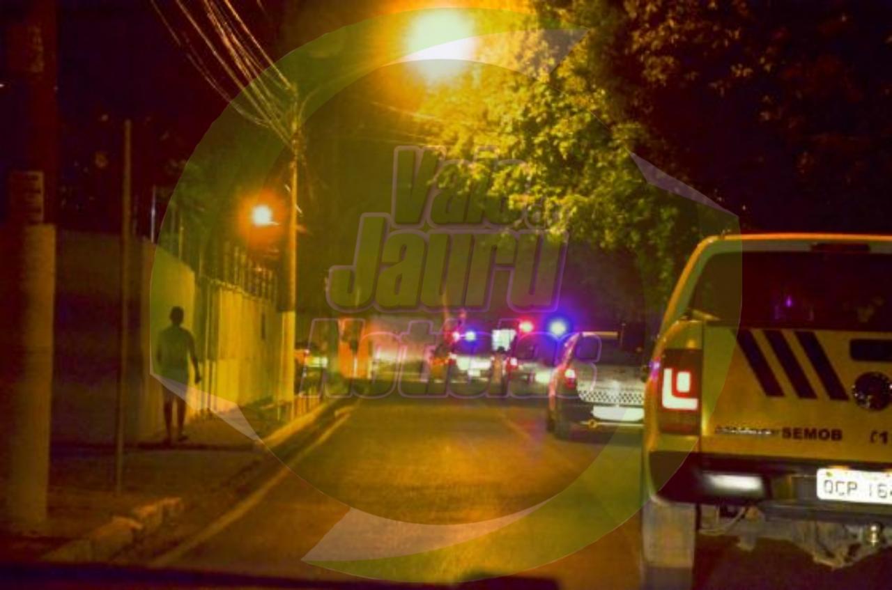 PM usa spray de pimenta e gás lacrimogênio para dispersar multidão