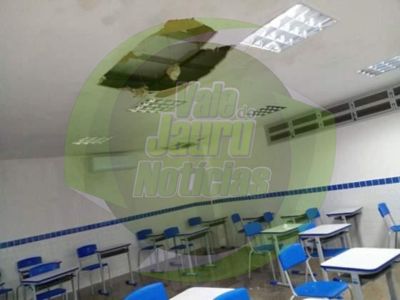 Teto de Escola Técnica de Cáceres desaba um dia após inauguração