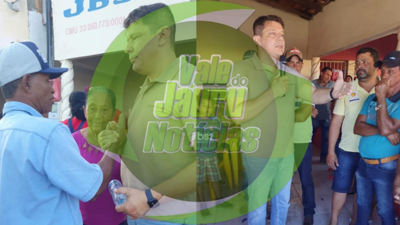 No ato de mais uma visita Coronel Sandro recebe o carinho da população de Adrianópolis em evento cultural