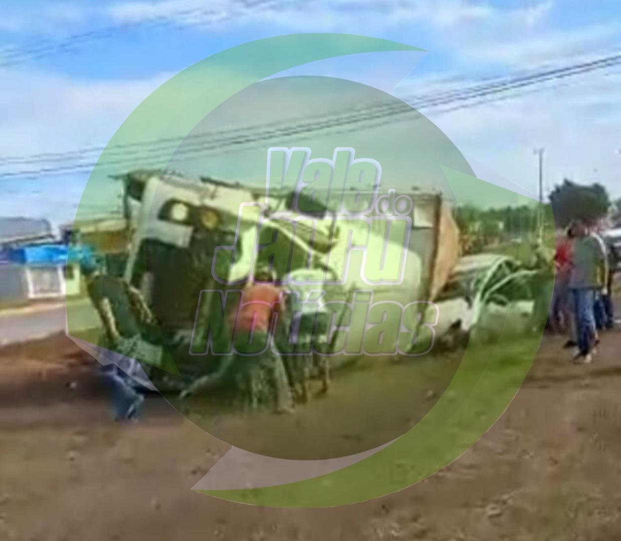 Carro é “esmagado” por caminhão em rodovia de Mato Grosso e mulher fica em estado grave