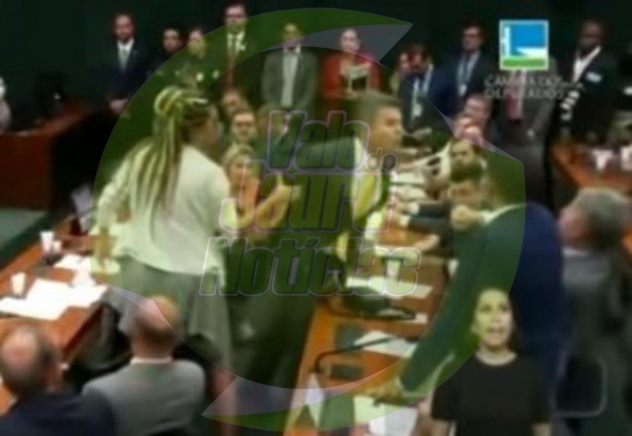 Deputado Federal de MT tenta agredir colega na Câmara; Veja Vídeo