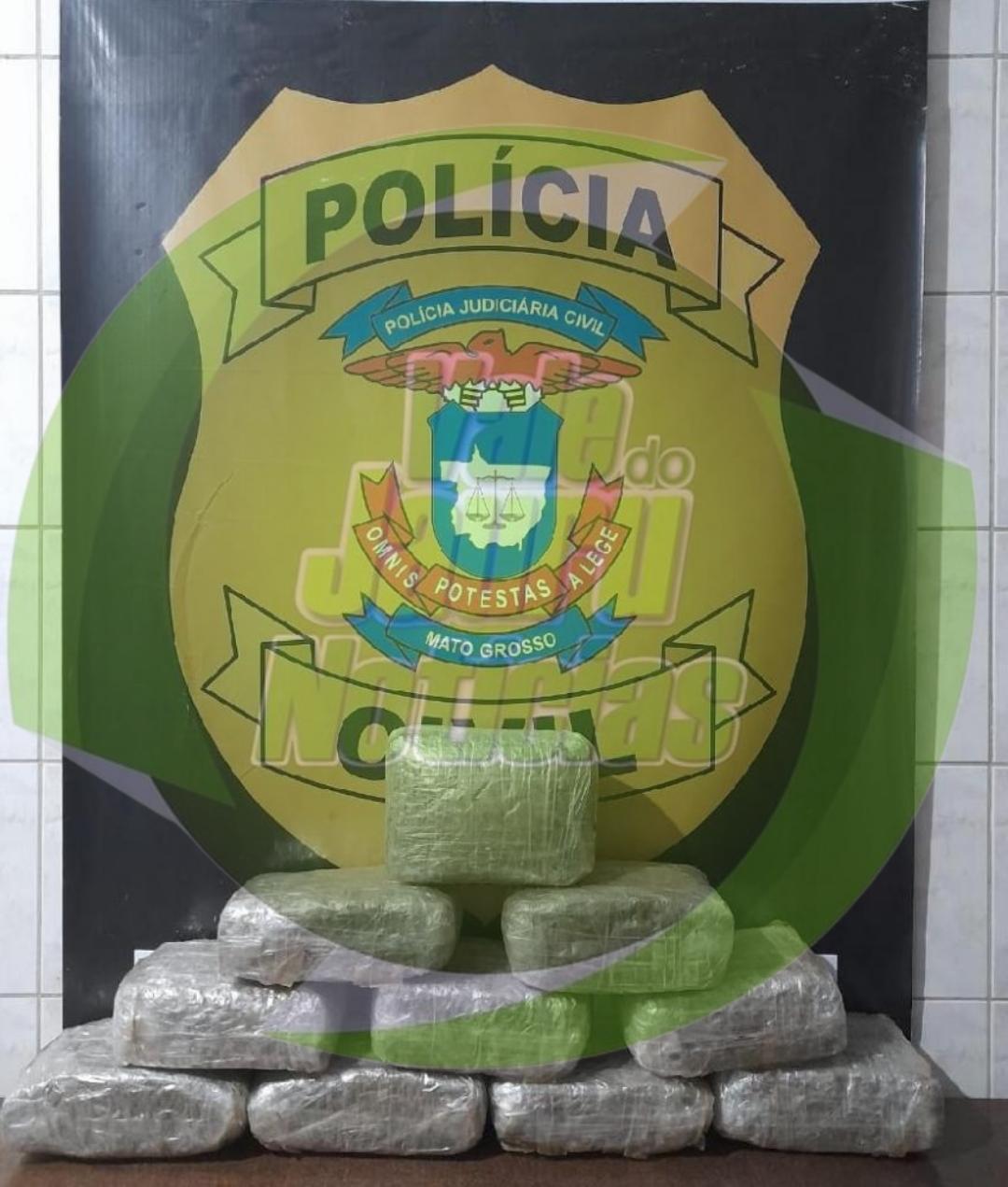 Mulher é presa na rodoviária de Cáceres transportando 10 tabletes de maconha.