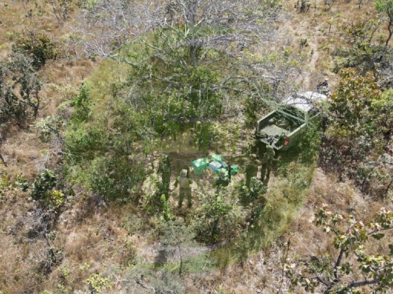 Ação integrada encontra destroços de avião e 218 kg de droga escondida em Nova Lacerda