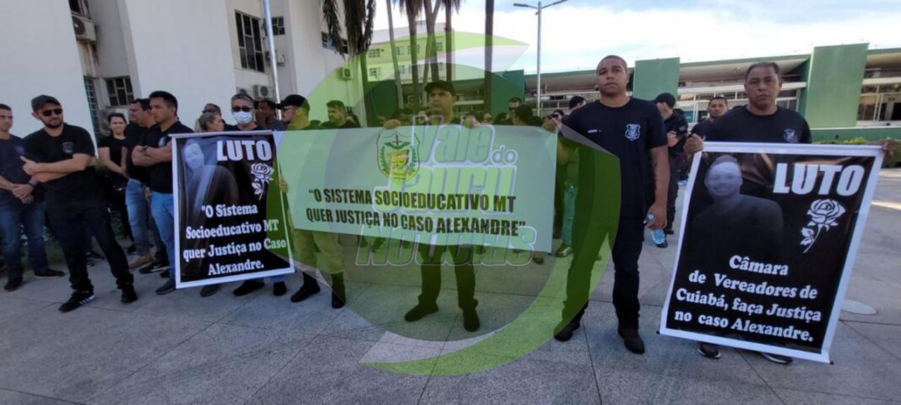 Colegas do agente penitenciário morto por vereador fazem manifestação na Câmara de Cuiabá