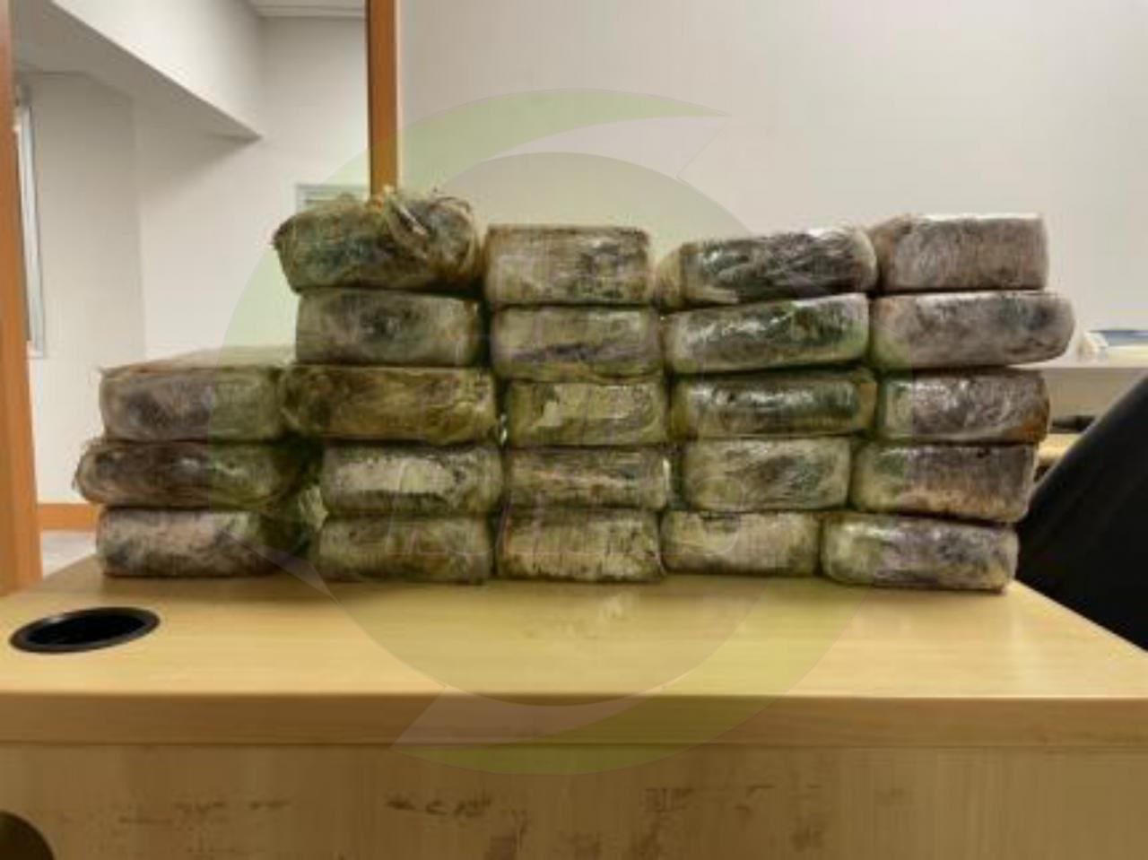 Polícia Federal apreende cerca de 25 kg de cocaína dentro de carro em Nobres