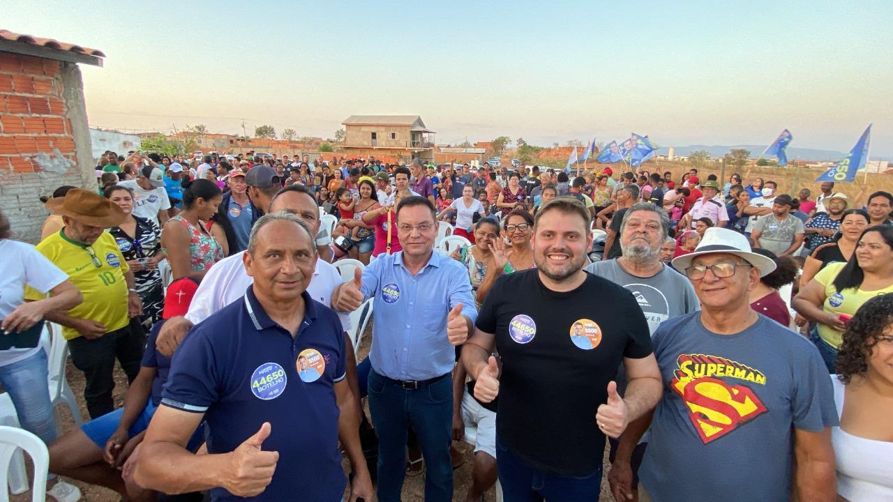 Bairro Terra Prometida recebeu o candidato a deputado federal Irajá Lacerda neste domingo com presença massiva dos moradores.