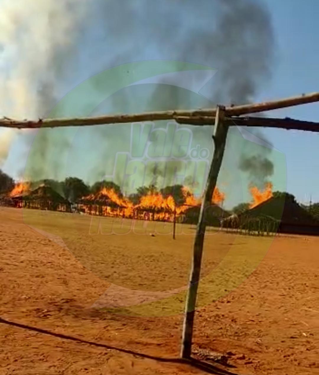 Incêndio destrói casas em aldeia indígena Xavante em MT  