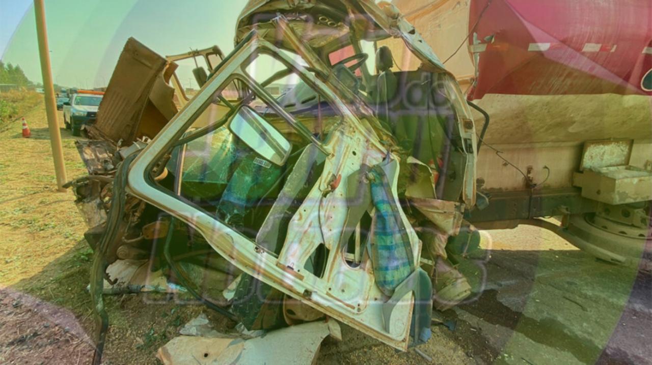 Colisão entre carretas e caminhão na BR-163 em Sorriso deixa um ferido; tráfego interditado