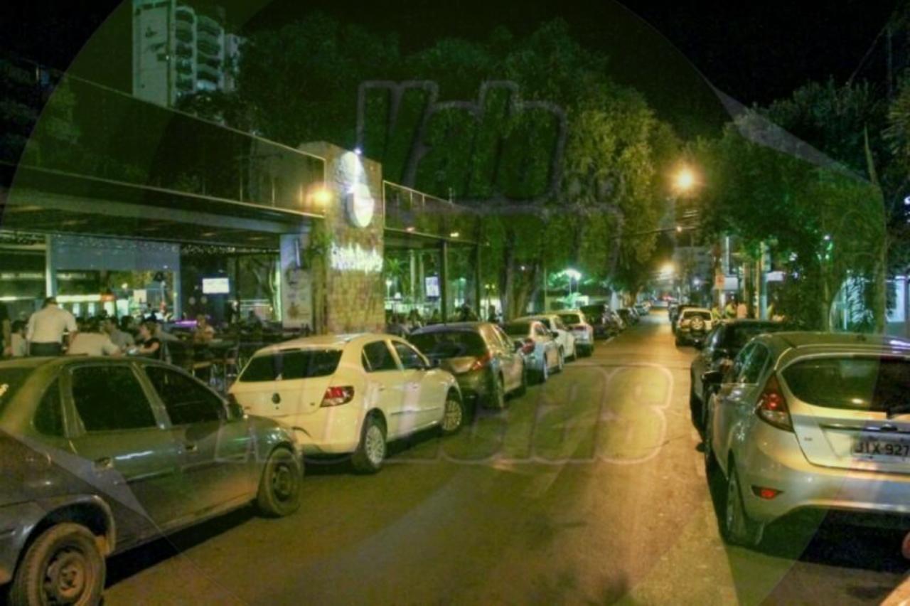 Trio briga na hora de pagar a conta e sai na porrada em bar na Praça Popular