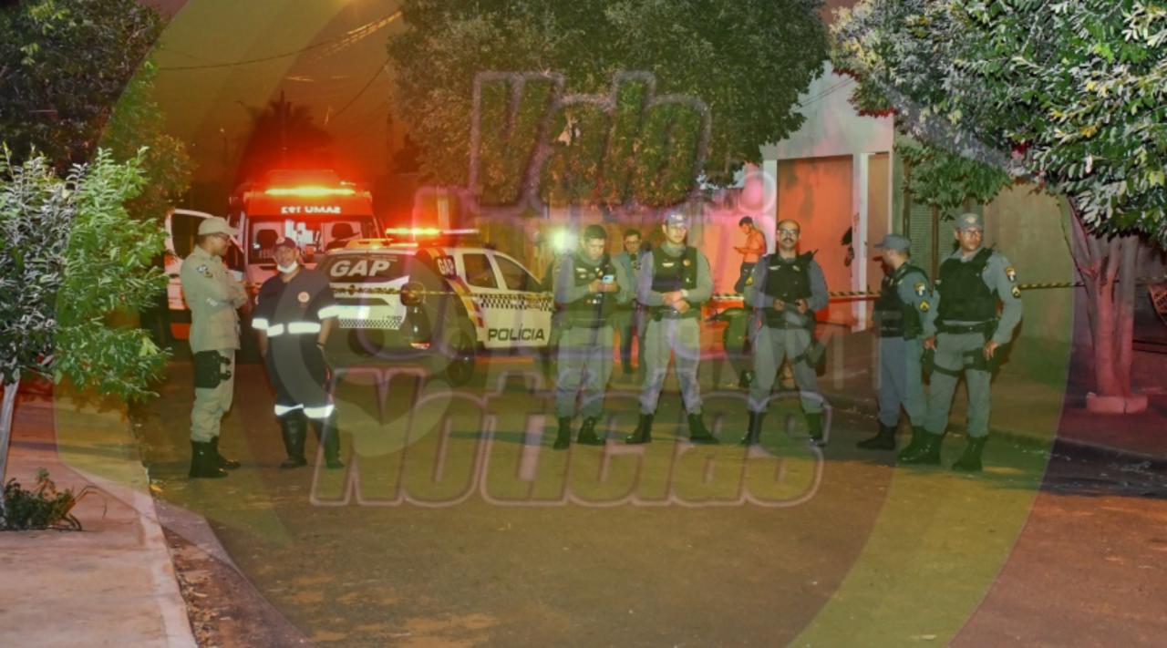 Homem é surpreendido em frente de residência e é executado com cerca de 10 tiros