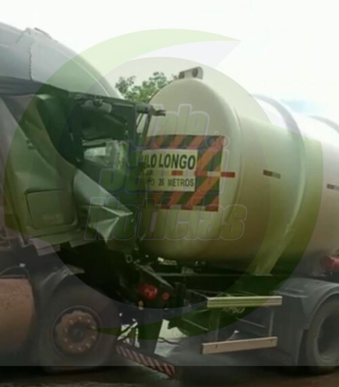 Acidente entre caminhões e carro deixa fila ‘gigantesca’ na Serra de São Vicente