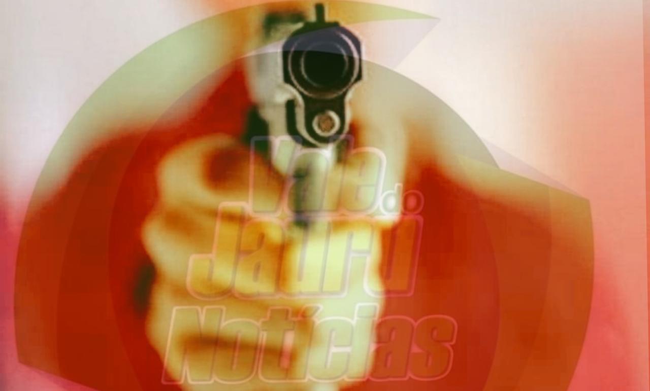 Amigos saem para receber R$ 10 mil de dívida e são recebidos a tiros no interior