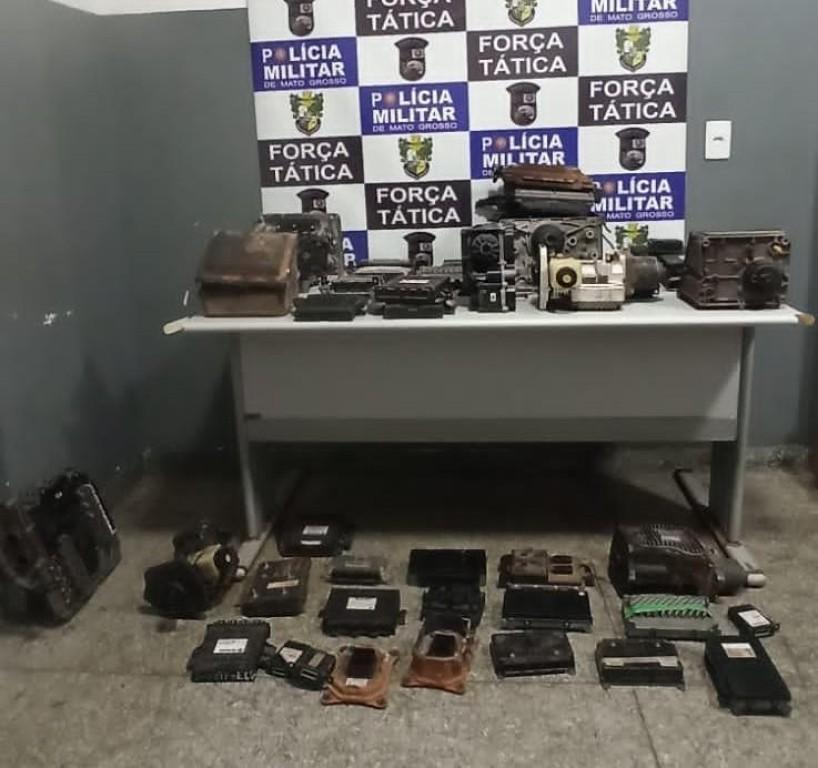 Casal é preso suspeito de tráfico de drogas e receptação de peças de caminhões furtadas