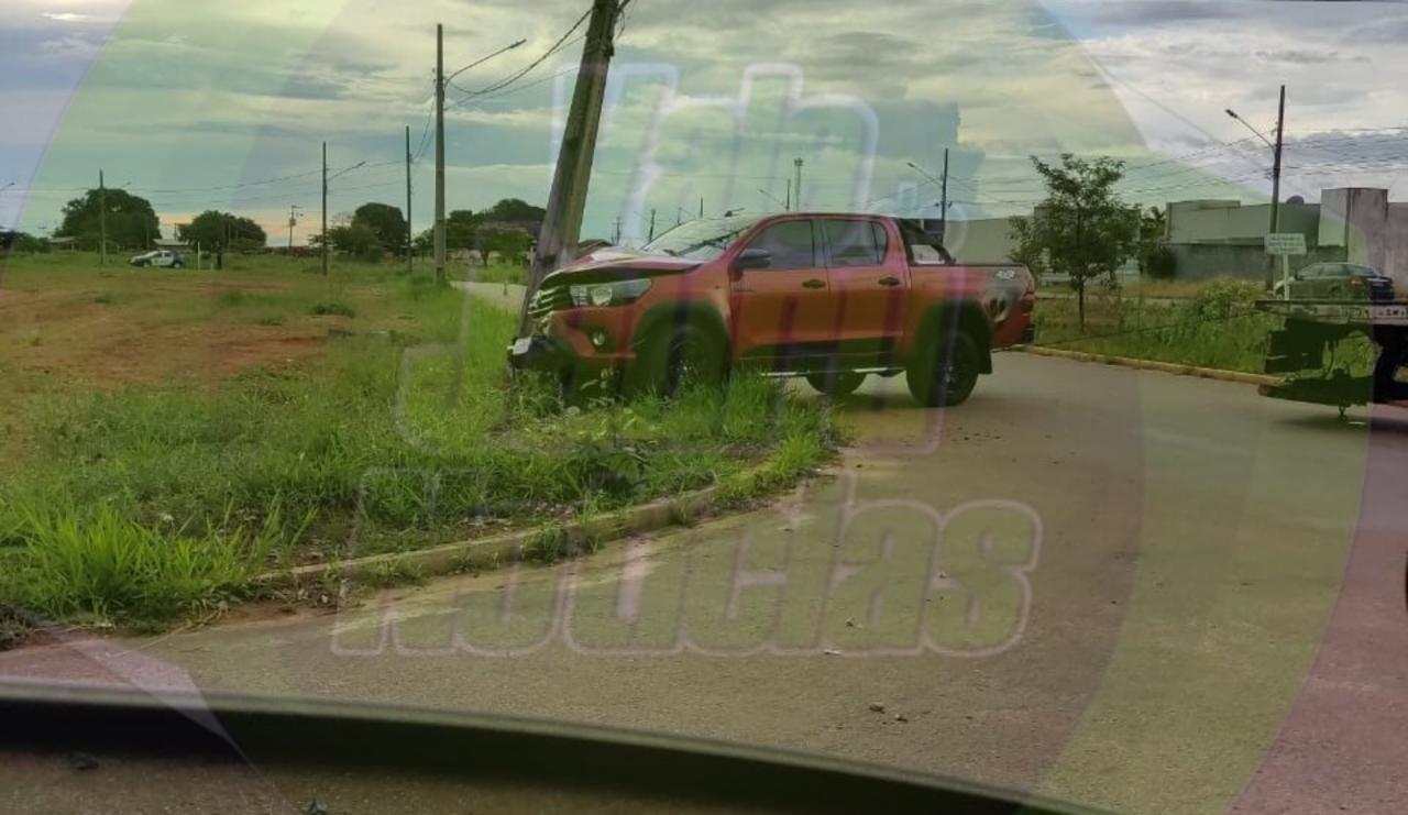 Condutor perde controle e atinge poste em Sinop