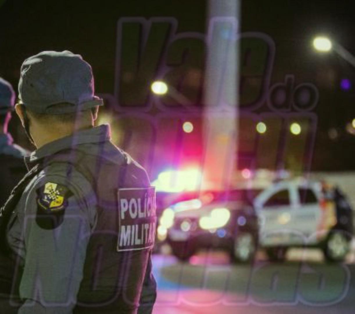 Dois homens são baleados em conveniência durante a noite