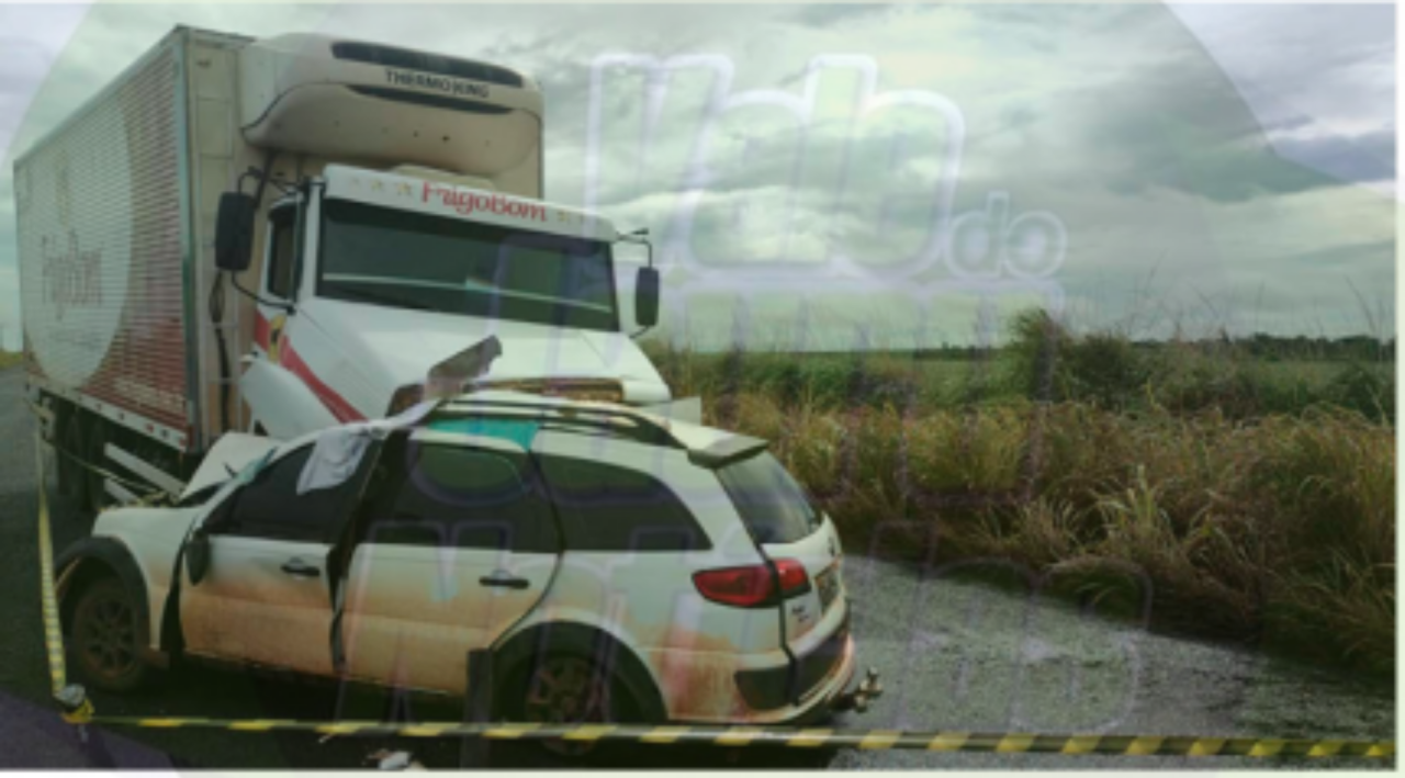 Dois morrem em acidente entre carro e caminhão frigorífico